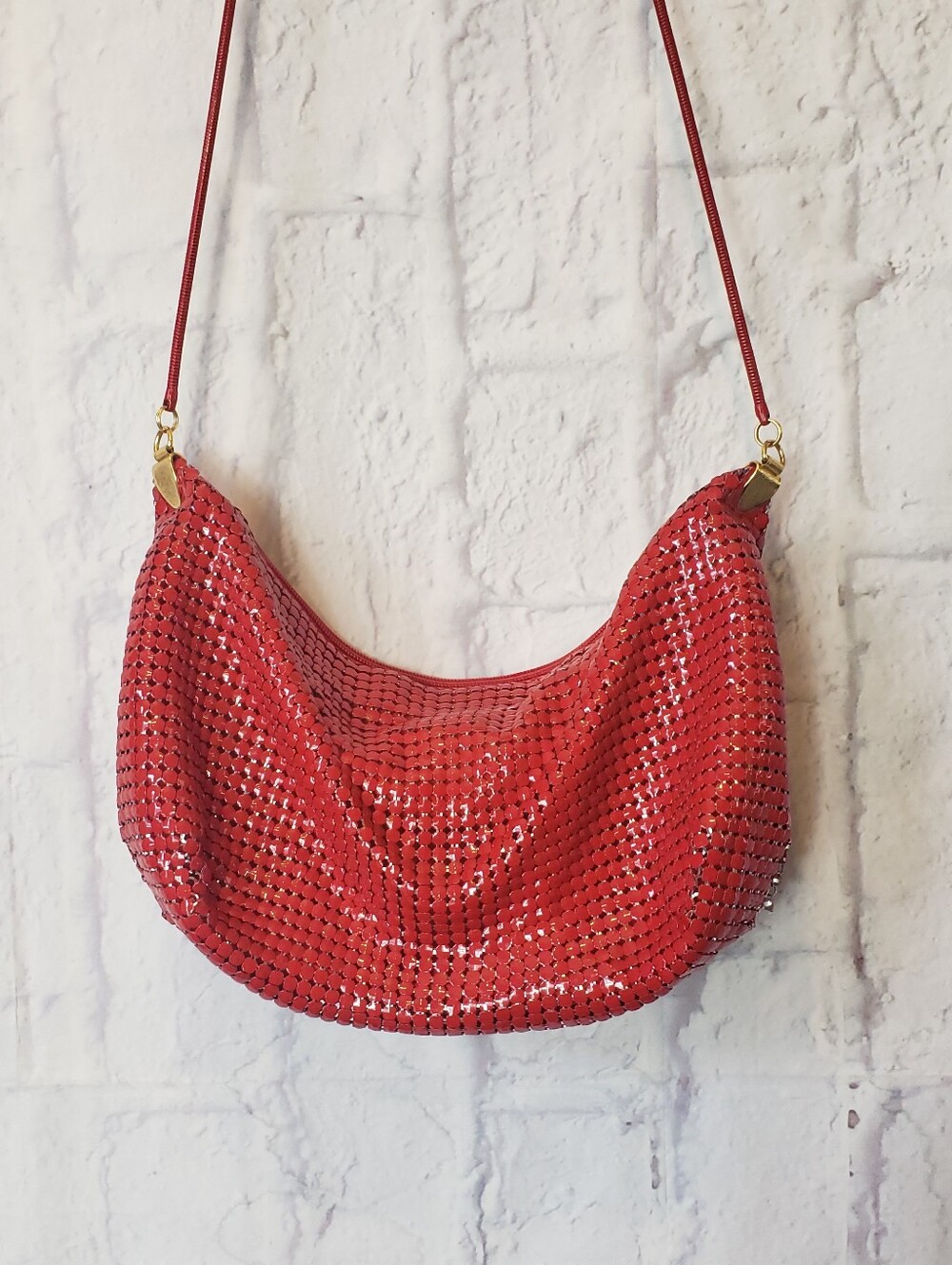 VINTAGE CARLA MARCHI Red Metal Crossbody Hpbo Bag